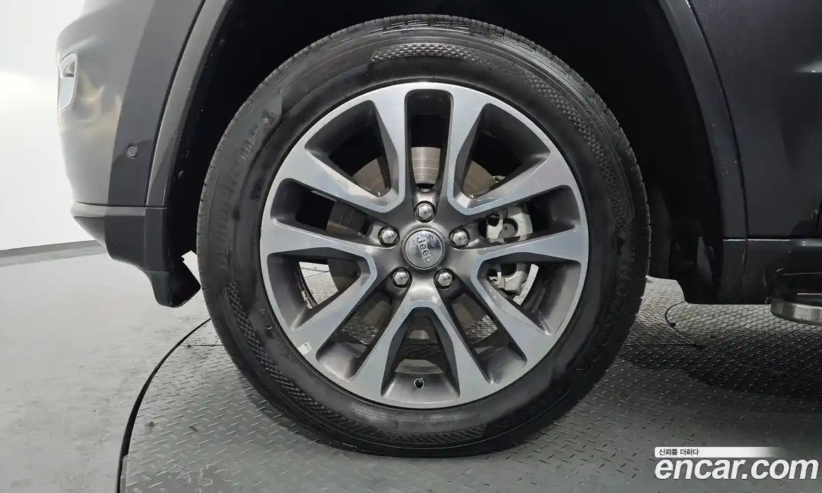 Jeep Cherokee 2018 3.0 Автомат в Москве № 232603, фото 10