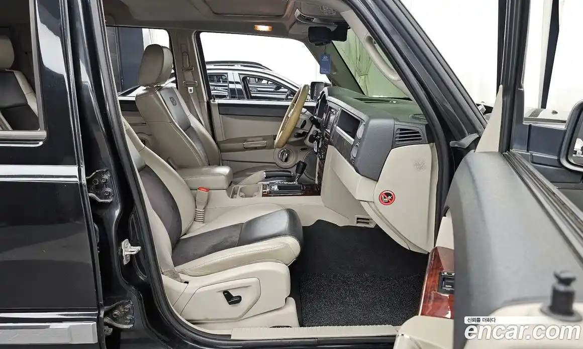 Jeep Commander 2008 3.0 Автомат в Москве № 232791, фото 18