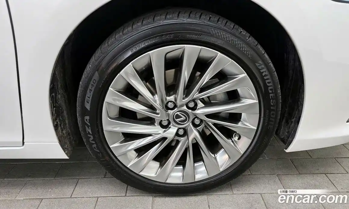 Lexus ES 2024 2.5 Автомат в Москве № 275619, фото 1