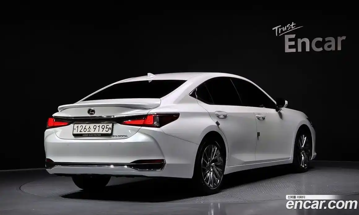 Lexus ES 2024 2.5 Автомат в Москве № 275619, фото 17