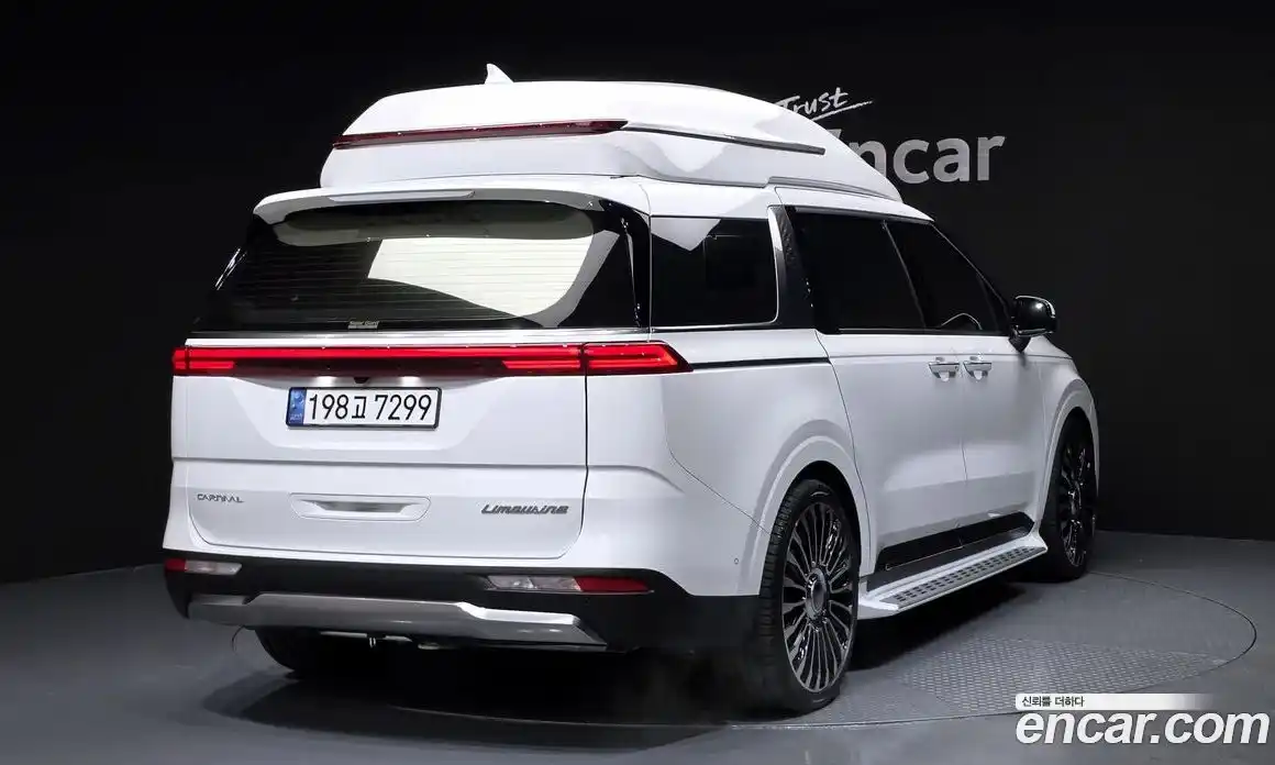 Kia Canival 2023 3.5 Автомат в Москве № 288412, фото 7