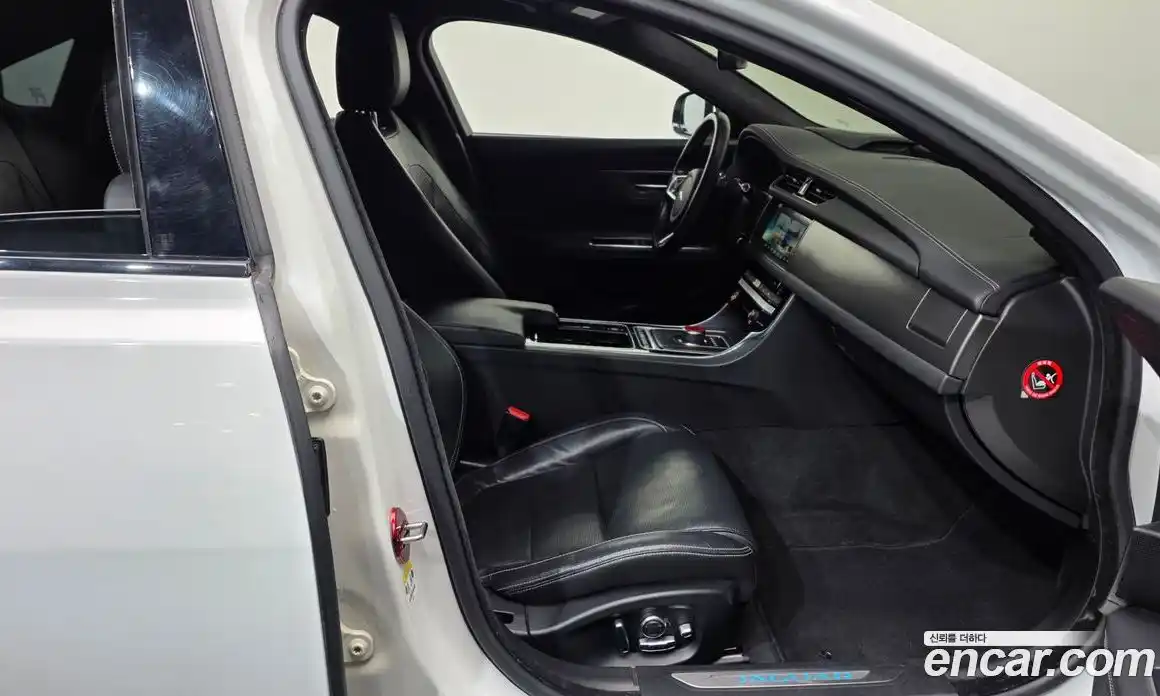 Jaguar XF 2017 3.0 Автомат в Москве № 304950, фото 13