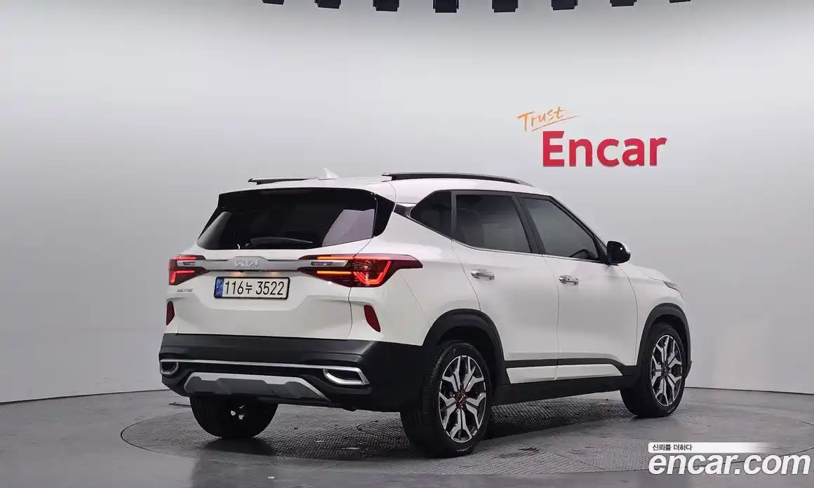 Kia Seltos 2023 1.6 Автомат в Москве № 128122, фото 3