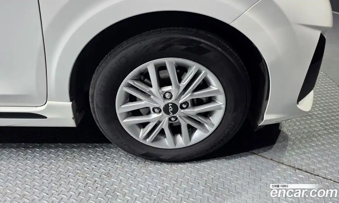 Kia Morning 2023 1.0 Автомат в Москве № 133954, фото 16