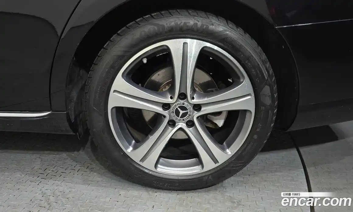 Mercedes-Benz E-Class 2019 2.0 Автомат в Москве № 141896, фото 14