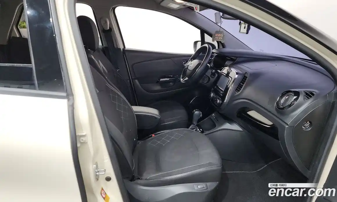 Renault QM3 2015 1.5 Автомат в Москве № 148642, фото 14