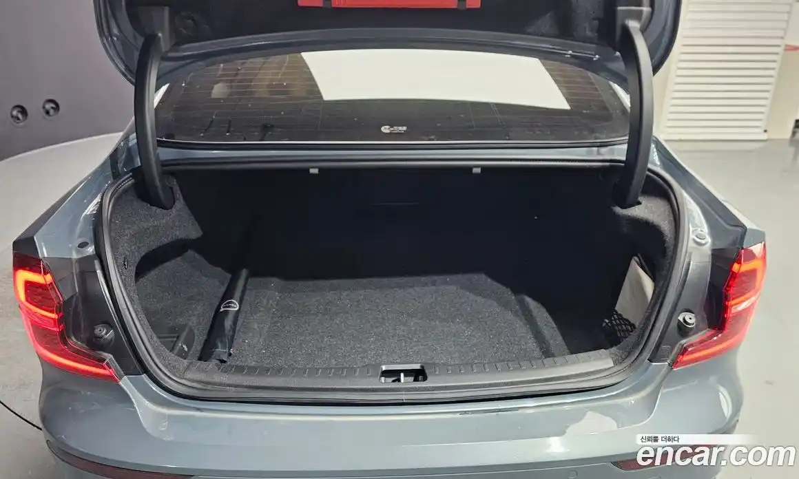 Volvo S60 2023 2.0 Автомат в Москве № 164271, фото 9