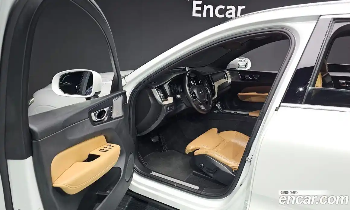 Volvo XC60 2019 2.0 Автомат в Москве № 164561, фото 4