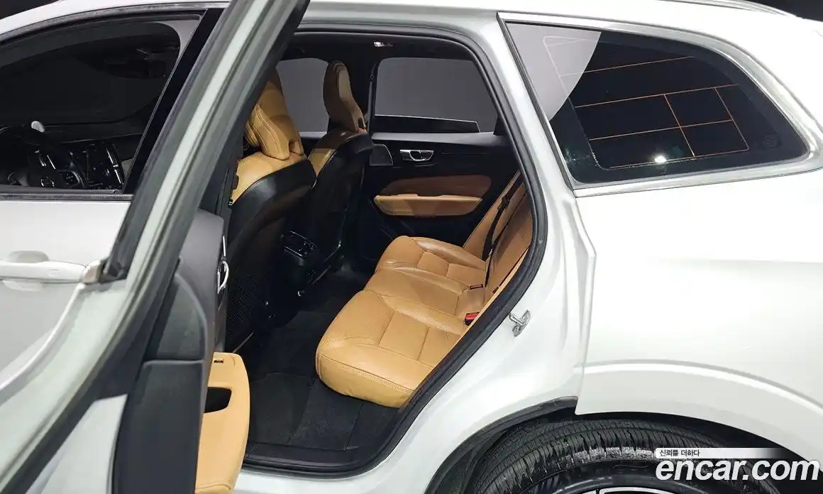 Volvo XC60 2019 2.0 Автомат в Москве № 164561, фото 6