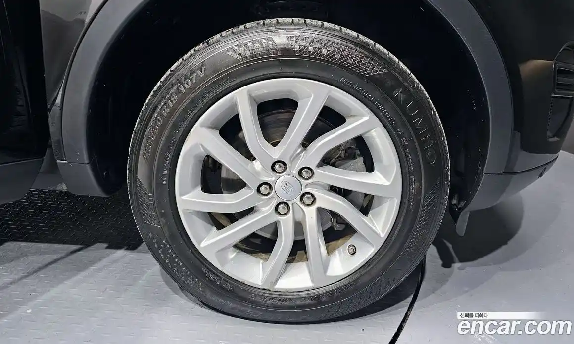 Land Rover Discovery Sport 2017 2.0 Автомат в Москве № 166117, фото 8