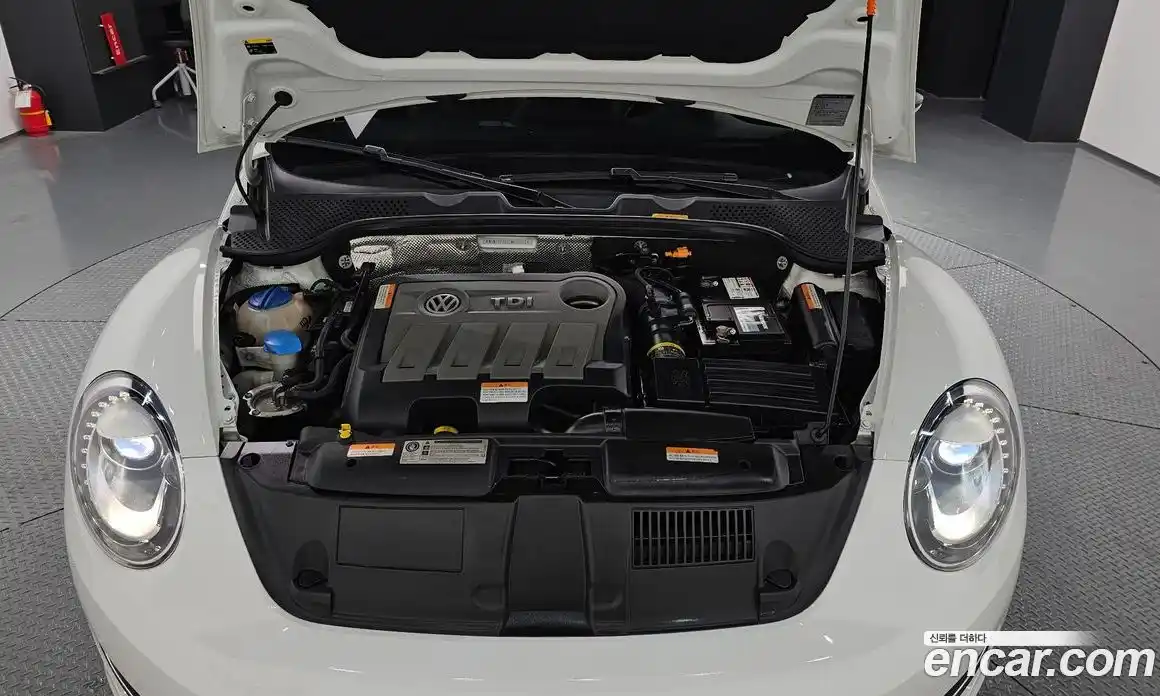 Volkswagen Beatle 2015 2.0 Автомат в Москве № 172337, фото 15