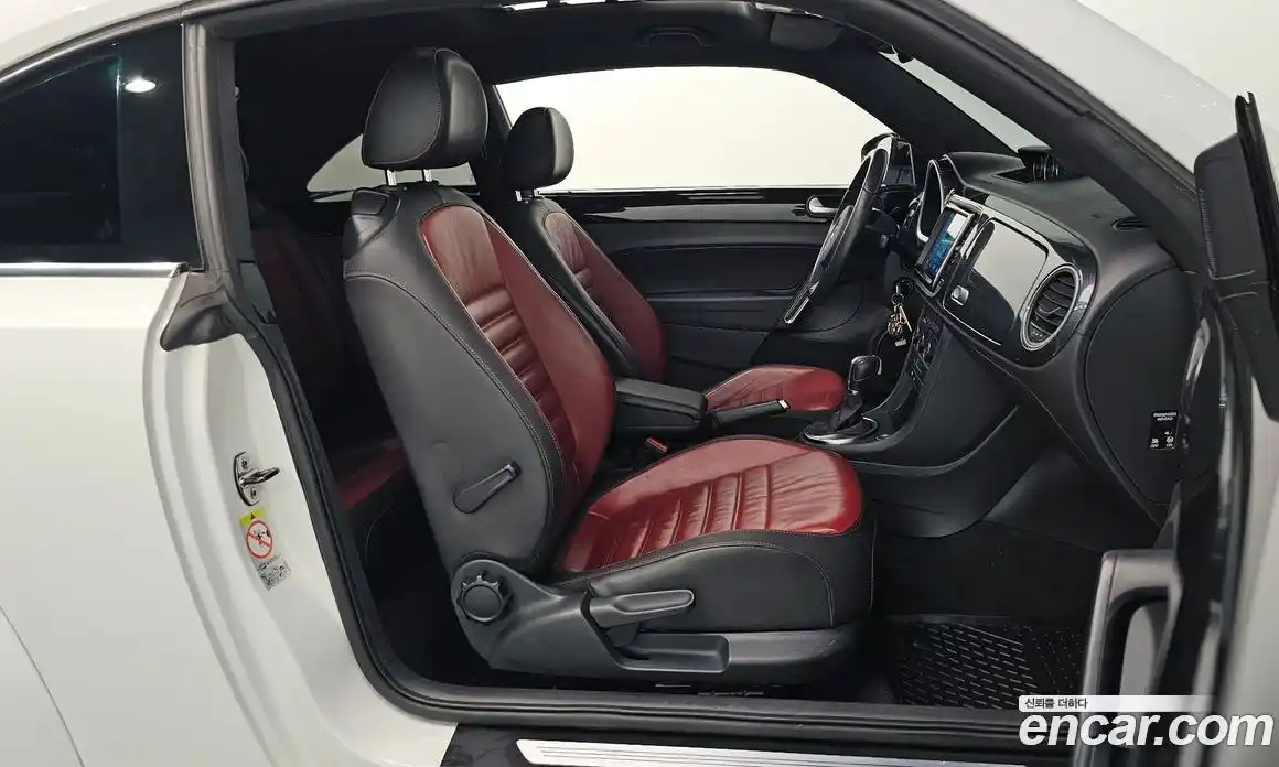 Volkswagen Beatle 2015 2.0 Автомат в Москве № 172337, фото 7