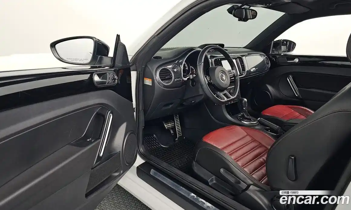 Volkswagen Beatle 2015 2.0 Автомат в Москве № 172337, фото 9