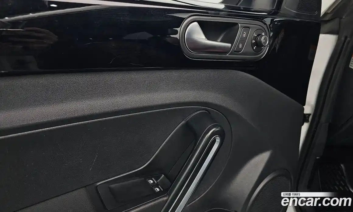 Volkswagen Beatle 2015 2.0 Автомат в Москве № 172337, фото 10