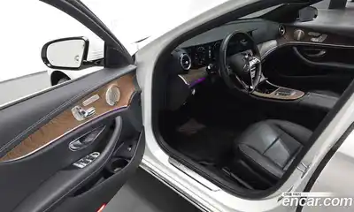 Mercedes-Benz E-Class 2022 1.9 Автомат в Москве № 178870, миниатюра 2