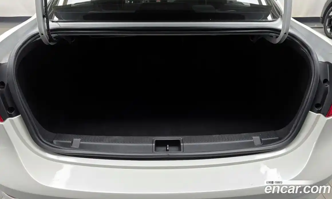 Renault SM3 2015 1.6 Автомат в Москве № 181088, фото 17