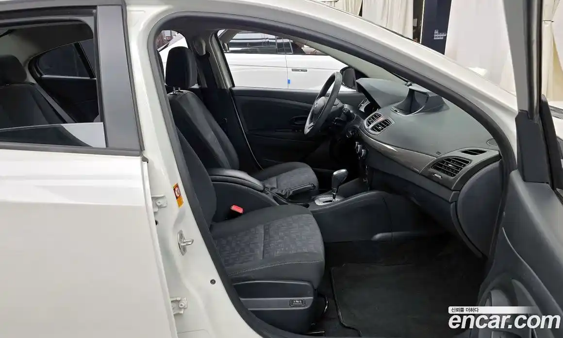 Renault SM3 2015 1.6 Автомат в Москве № 181088, фото 5