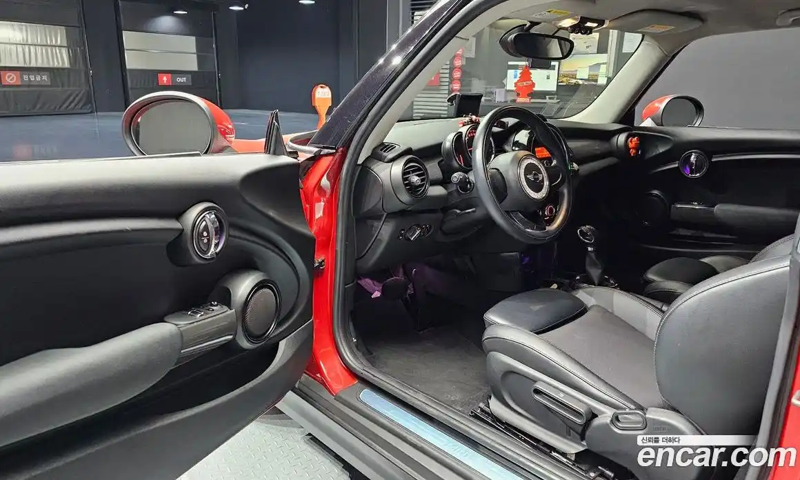 Mini Cooper 2015 1.5 Автомат в Москве № 184332, фото 6