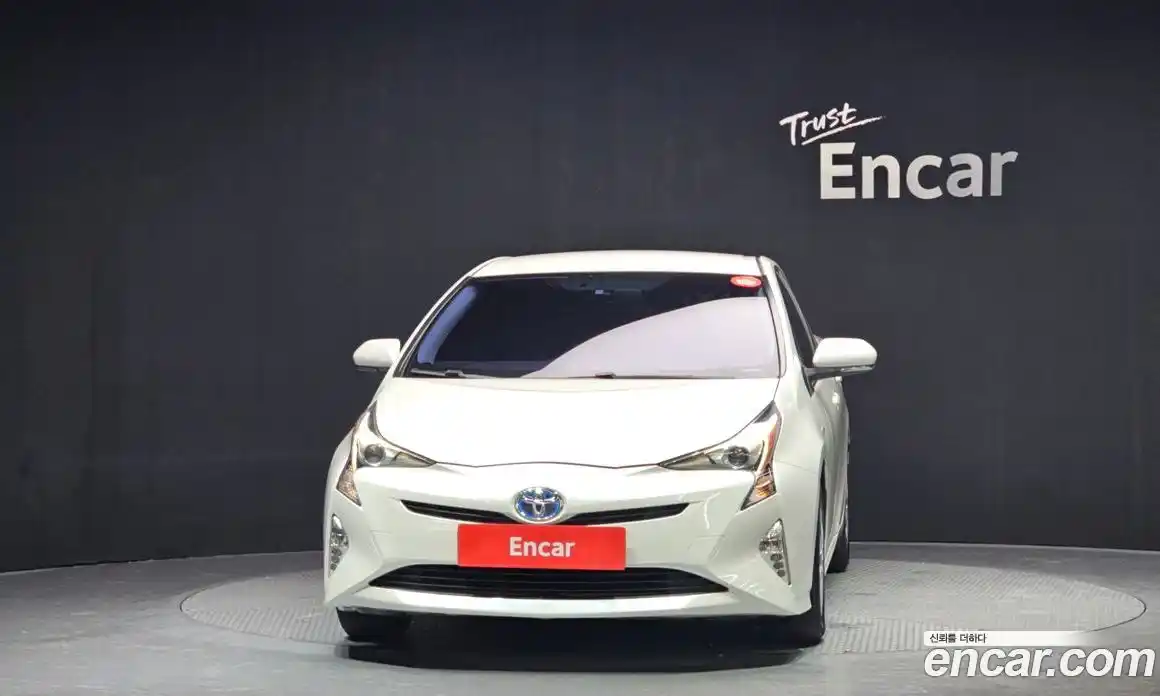 Toyota Prius 2016 1.8 Автомат в Москве № 199708, фото 12