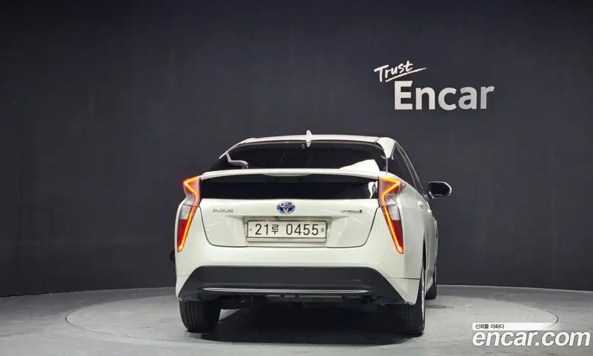 Toyota Prius 2016 1.8 Автомат в Москве № 199708, фото 14