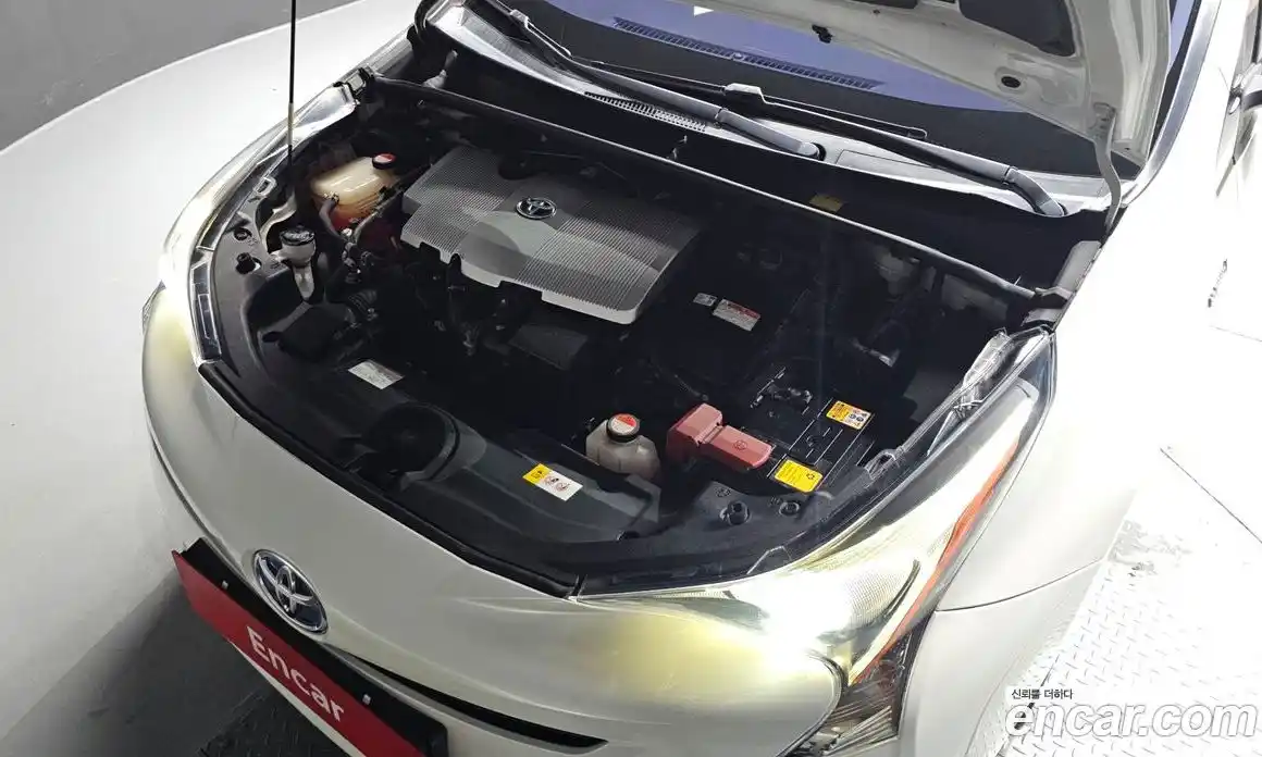 Toyota Prius 2016 1.8 Автомат в Москве № 199708, фото 17