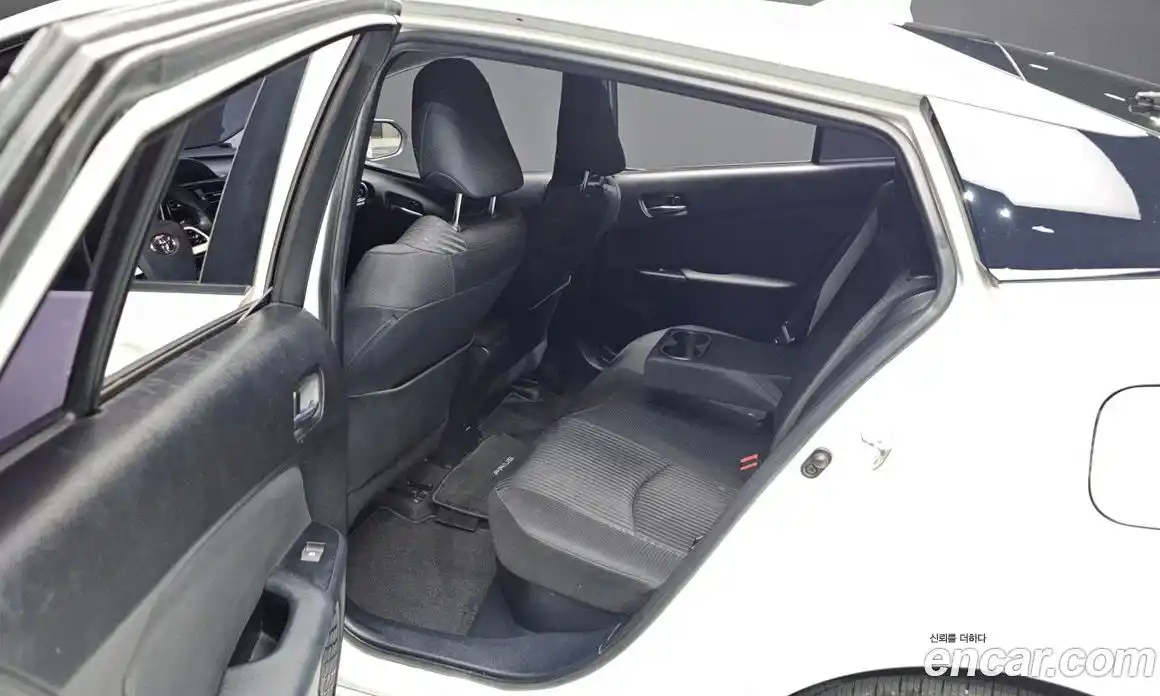 Toyota Prius 2016 1.8 Автомат в Москве № 199708, фото 19