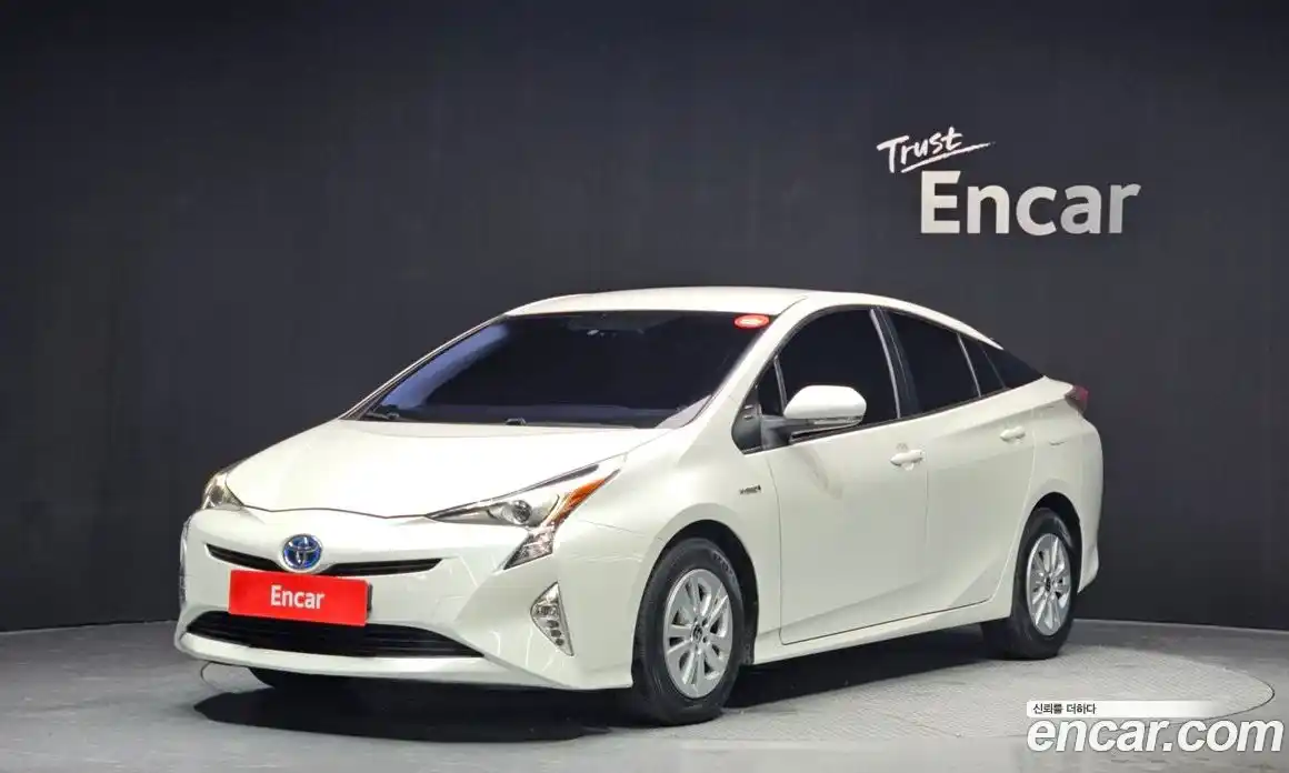 Toyota Prius 2016 1.8 Автомат в Москве № 199708, фото 6