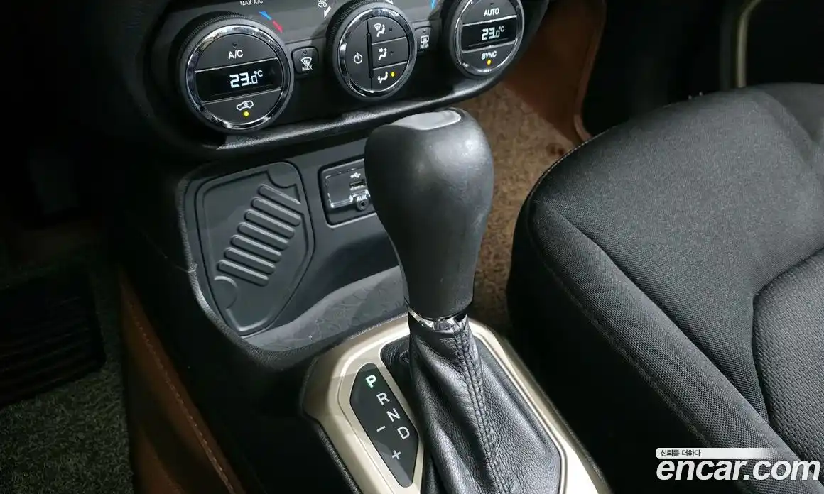 Jeep Renegade 2017 2.4 Автомат в Москве № 208963, фото 18