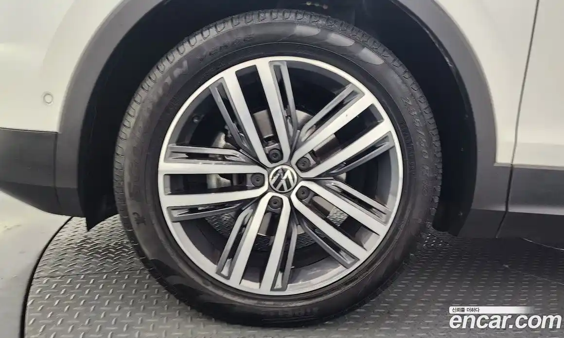 Volkswagen Tiguan 2022 2.0 Автомат в Москве № 215096, фото 7