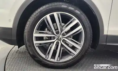 Volkswagen Tiguan 2022 2.0 Автомат в Москве № 215096, миниатюра 7