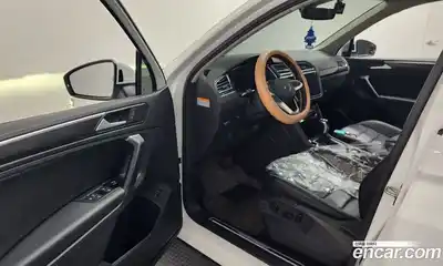 Volkswagen Tiguan 2022 2.0 Автомат в Москве № 215096, миниатюра 8