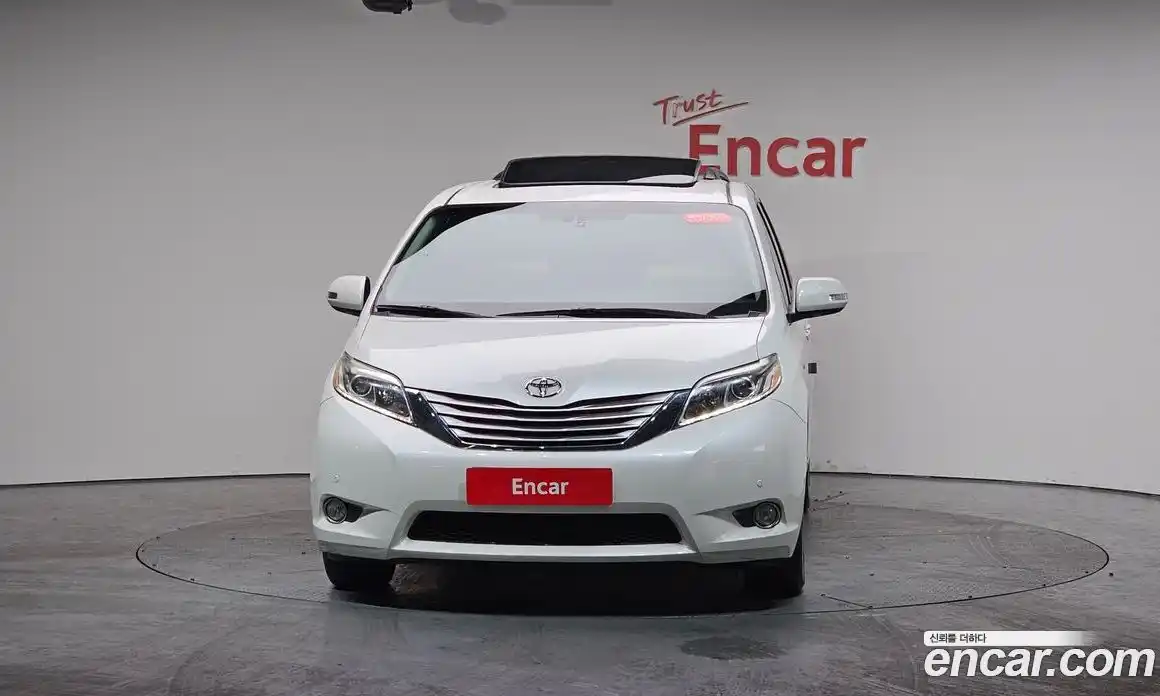 Toyota Sienna 2017 3.5 Автомат в Москве № 215532, фото 13