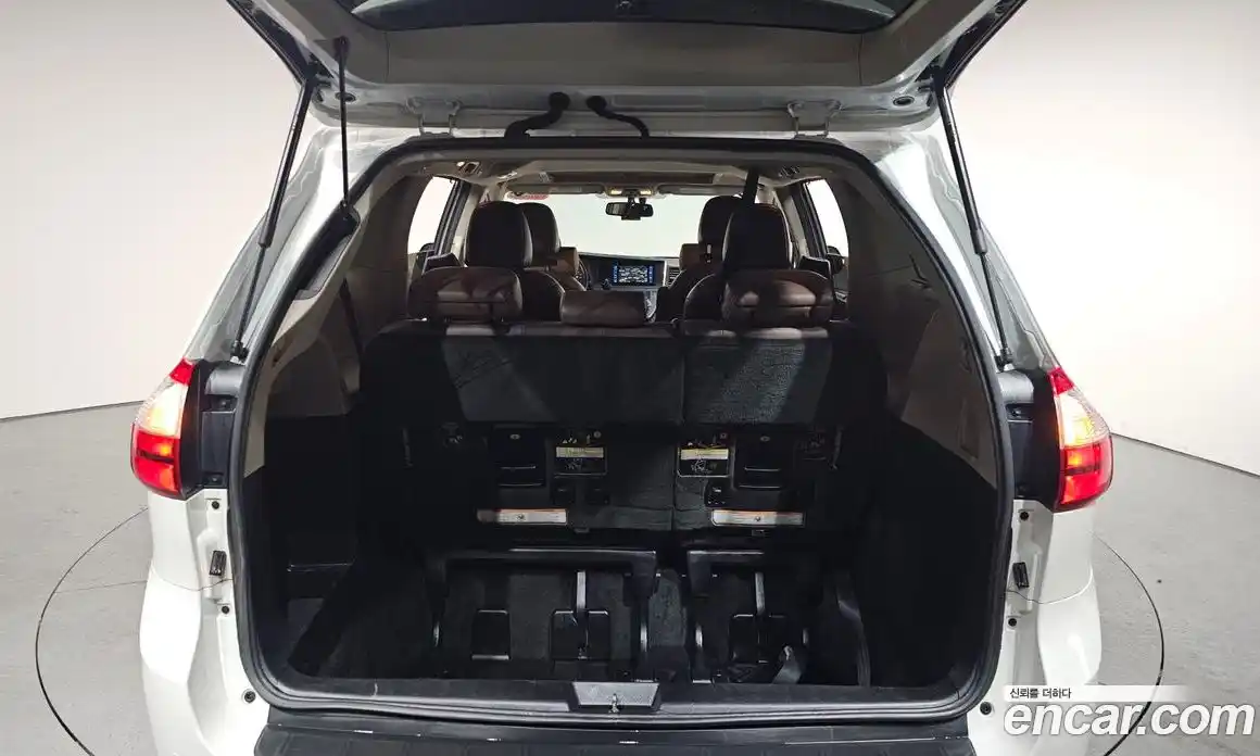 Toyota Sienna 2017 3.5 Автомат в Москве № 215532, фото 18