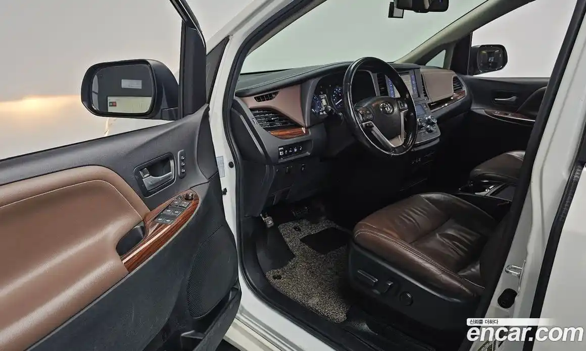 Toyota Sienna 2017 3.5 Автомат в Москве № 215532, фото 5