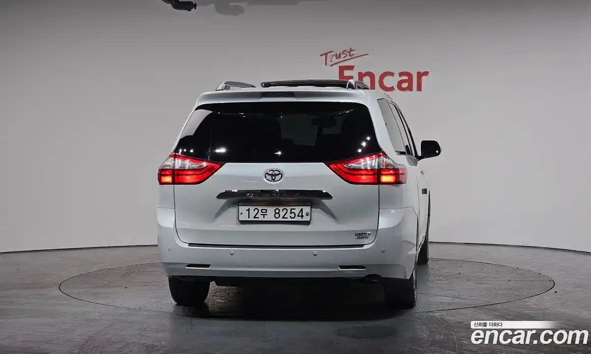 Toyota Sienna 2017 3.5 Автомат в Москве № 215532, фото 7