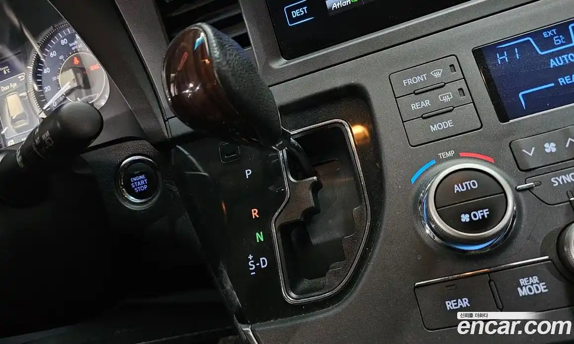 Toyota Sienna 2017 3.5 Автомат в Москве № 215532, фото 8