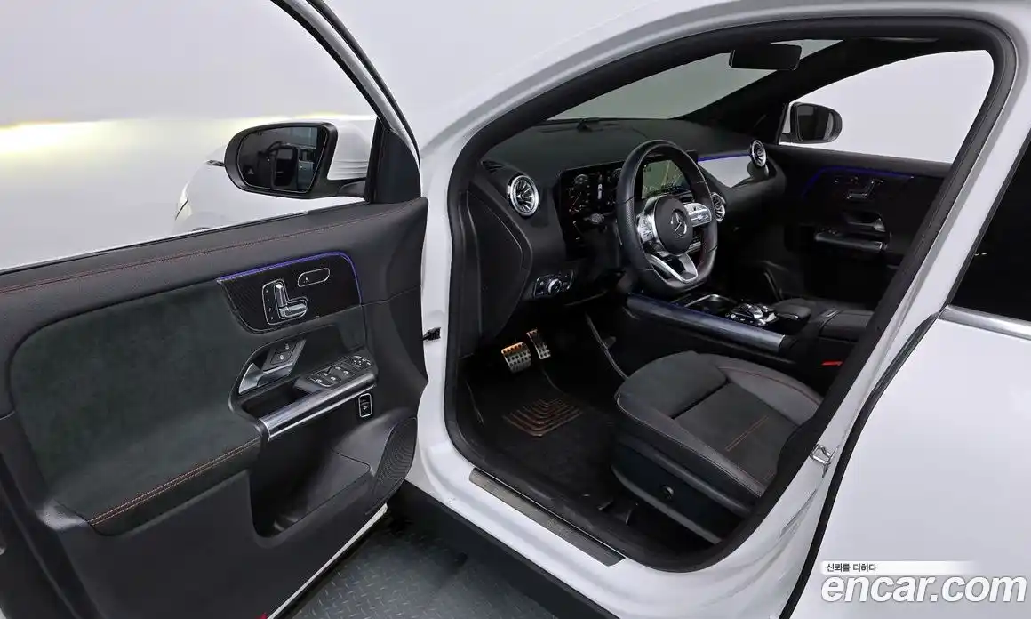 Mercedes-Benz GLA-Class 2023 2.0 Автомат в Москве № 229427, фото 14