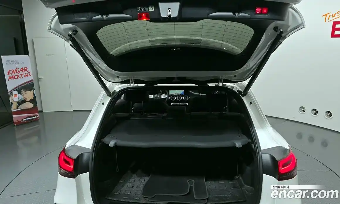 Mercedes-Benz GLA-Class 2023 2.0 Автомат в Москве № 229427, фото 10