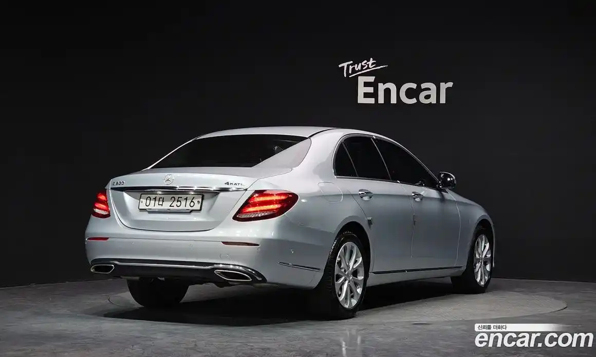 Mercedes-Benz E-Class 2018 2.0 Автомат в Москве № 229600, фото 12