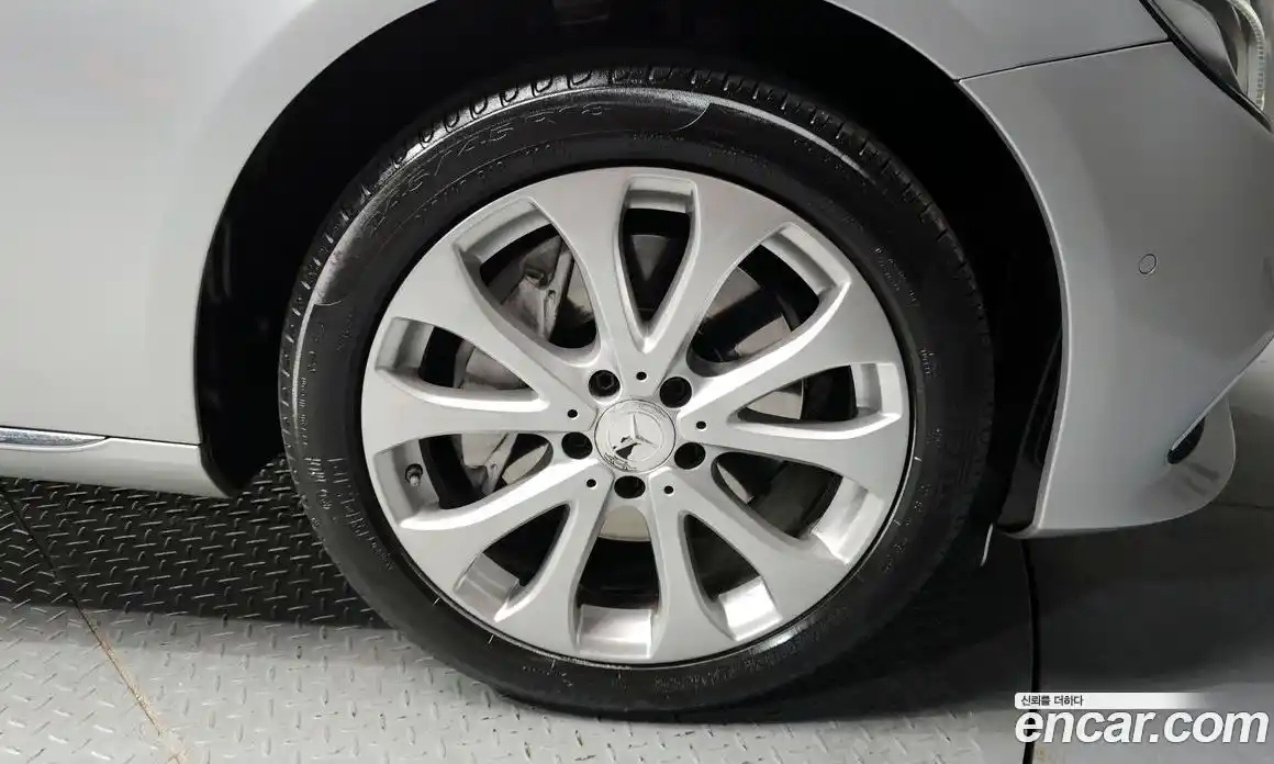 Mercedes-Benz E-Class 2018 2.0 Автомат в Москве № 229600, фото 9