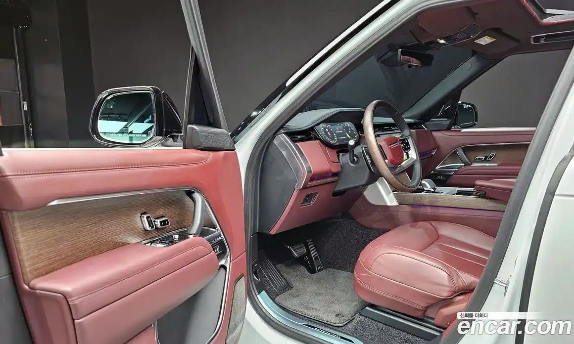 Land Rover Range-Rover 2024 4.4 Автомат в Москве № 231101, фото 14