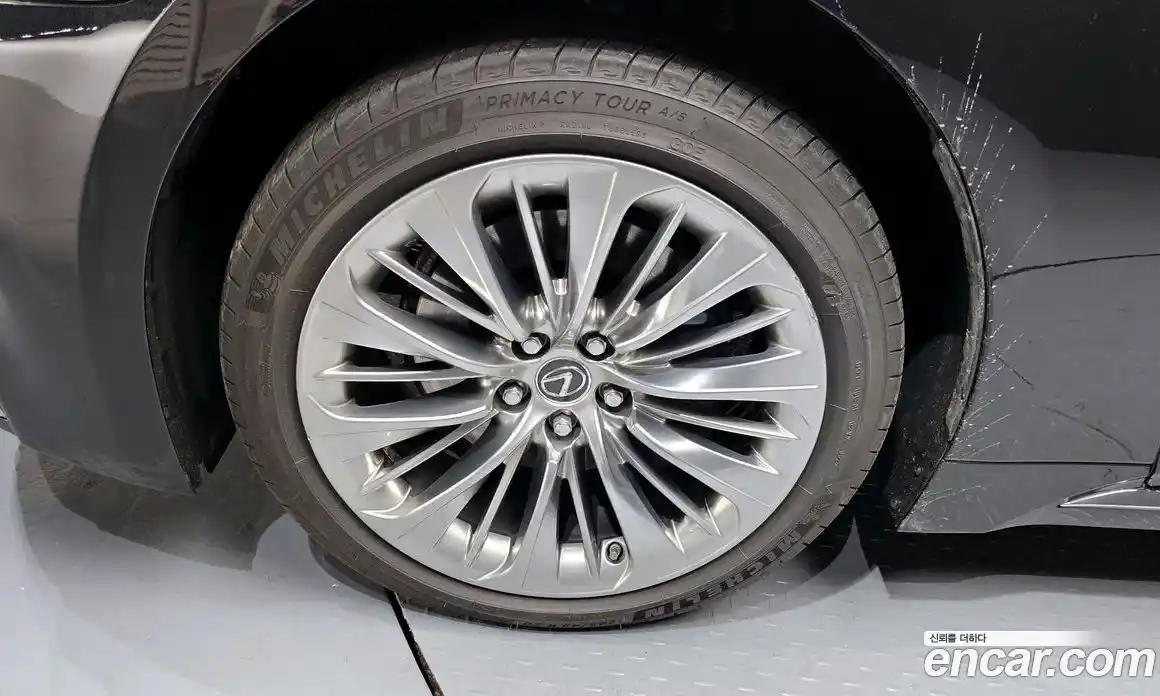 Lexus LS 2018 3.5 Автомат в Москве № 232034, фото 16