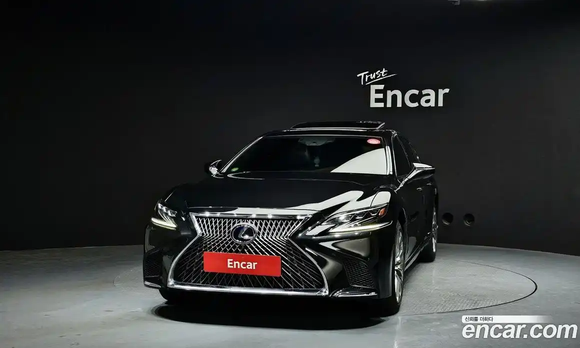 Lexus LS 2018 3.5 Автомат в Москве № 232034, фото 18