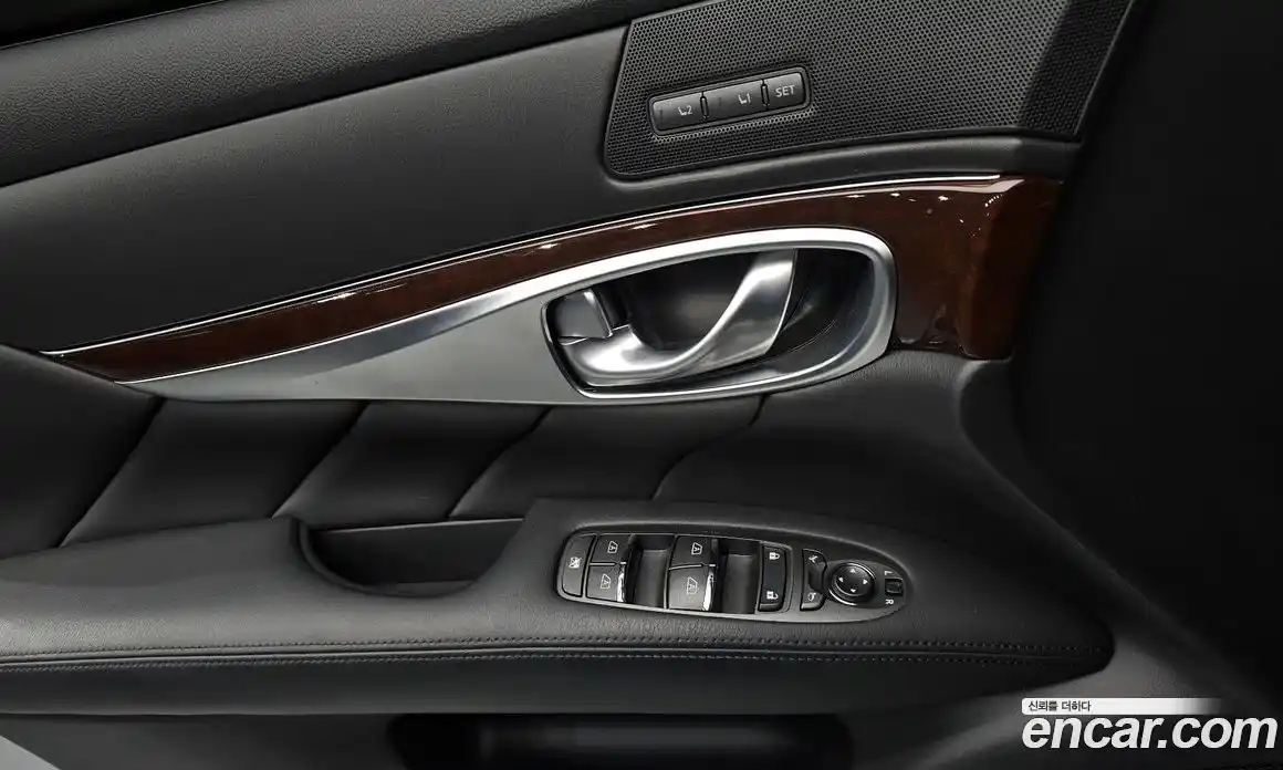 Infiniti Q70 2018 3.7 Автомат в Москве № 256124, фото 19