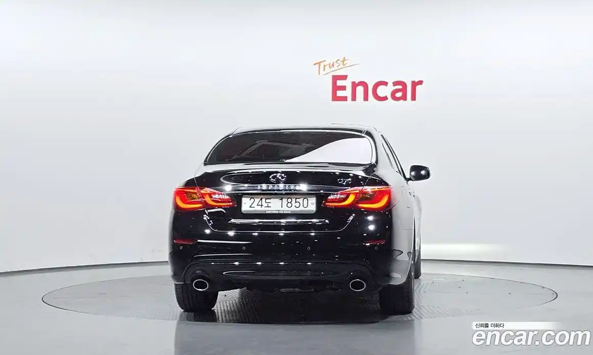 Infiniti Q70 2018 3.7 Автомат в Москве № 256124, фото 10