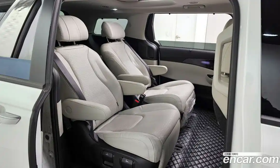 Kia Canival 2023 3.5 Автомат в Москве № 287808, фото 12