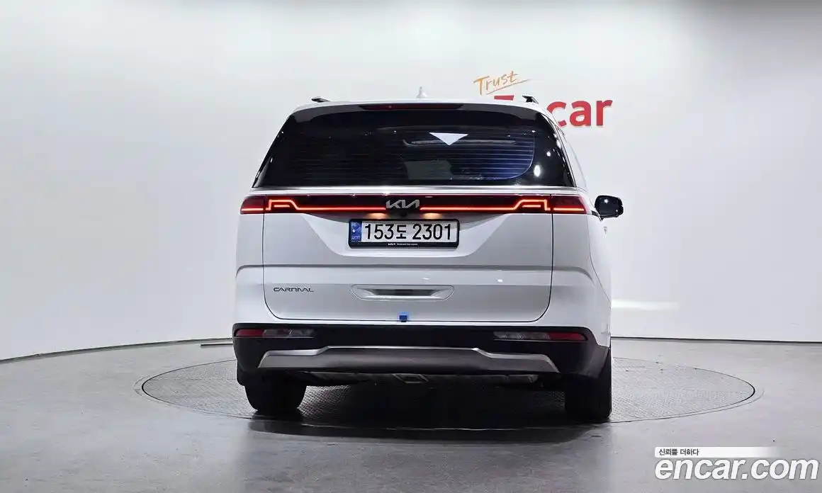 Kia Canival 2023 3.5 Автомат в Москве № 287808, фото 13