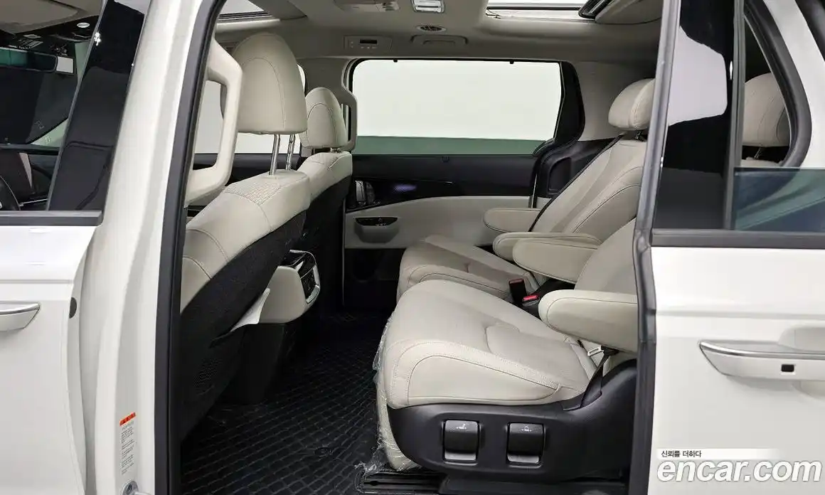 Kia Canival 2023 3.5 Автомат в Москве № 287808, фото 18