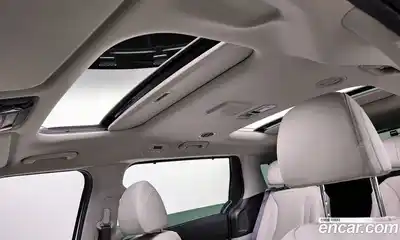 Kia Canival 2023 3.5 Автомат в Москве № 287808, миниатюра 4