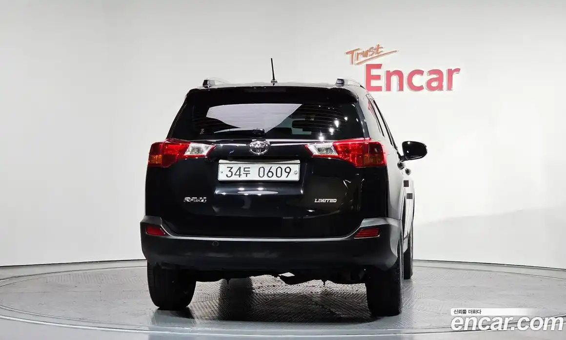 Toyota RAV4 2015 2.5 Автомат в Москве № 334681, фото 12